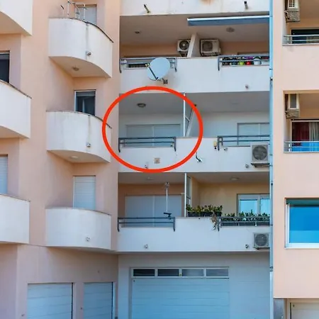 Sea With Free Parking Apartment
