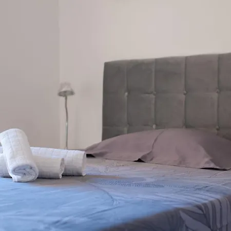 Sea With Free Parking Apartment Split