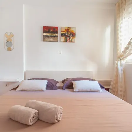 Sea With Free Parking Apartman *