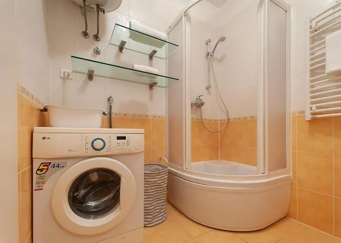 Sea With Free Parking Apartment Split