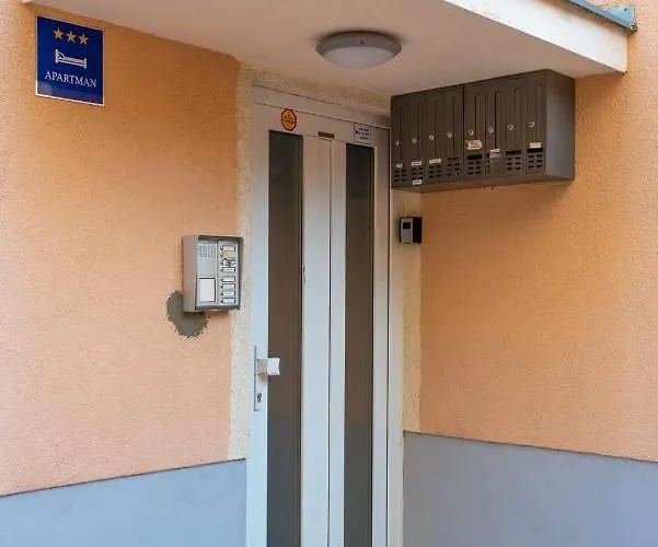 Sea With Free Parking Apartment