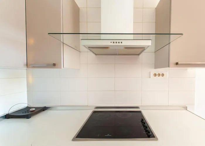 Sea With Free Parking Apartment