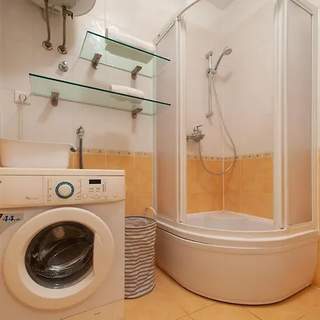 Sea With Free Parking Apartment Split