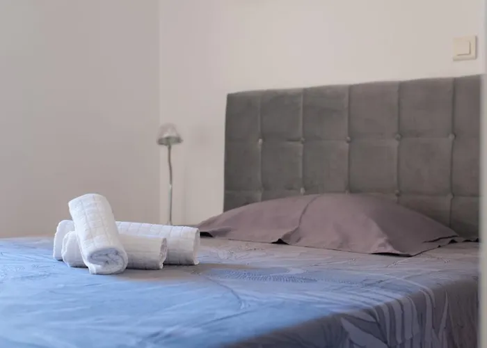 Sea With Free Parking Apartment Split