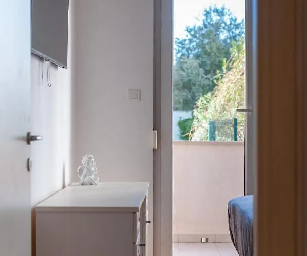 Sea With Free Parking Split