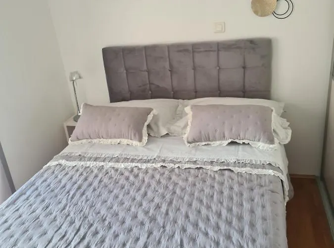 Sea With Free Parking Apartment Split